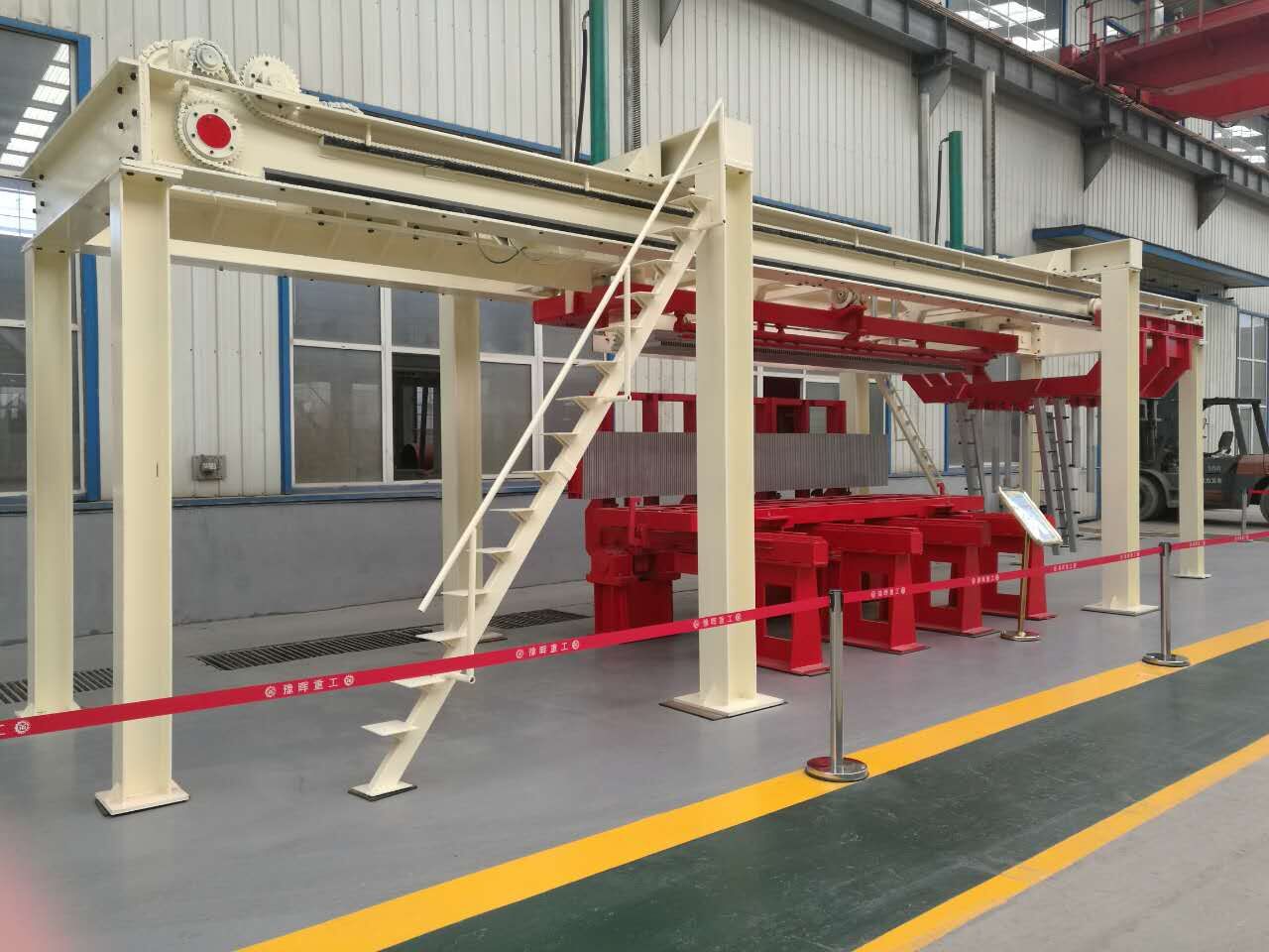 地面翻轉(zhuǎn)切割機(jī)